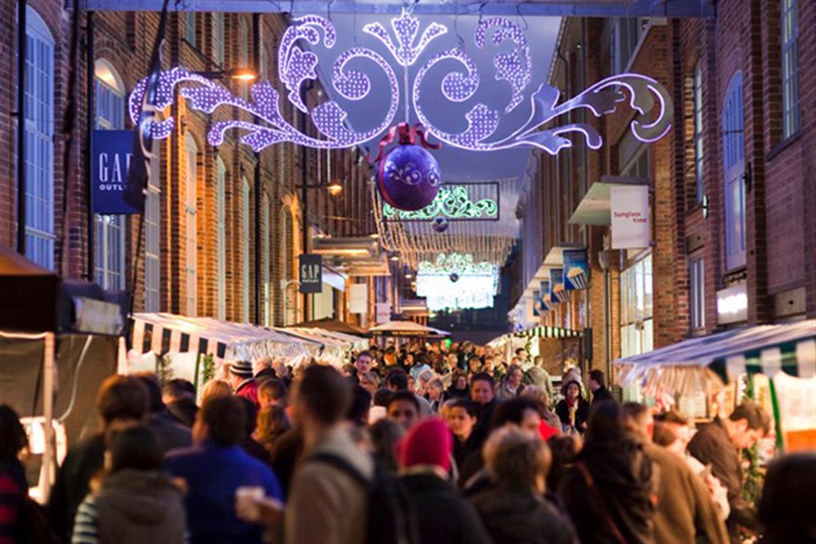 Gloucester Quays Victorian Christmas Market 2018 - Cotswold Trekker - Visit Cotswolds